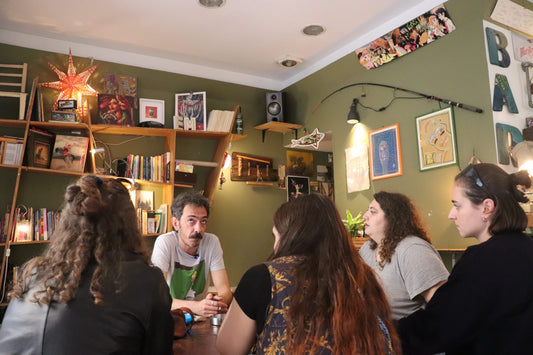 Una risata a Lisbona: tra expat, microfoni e piatti tipici 🎤
